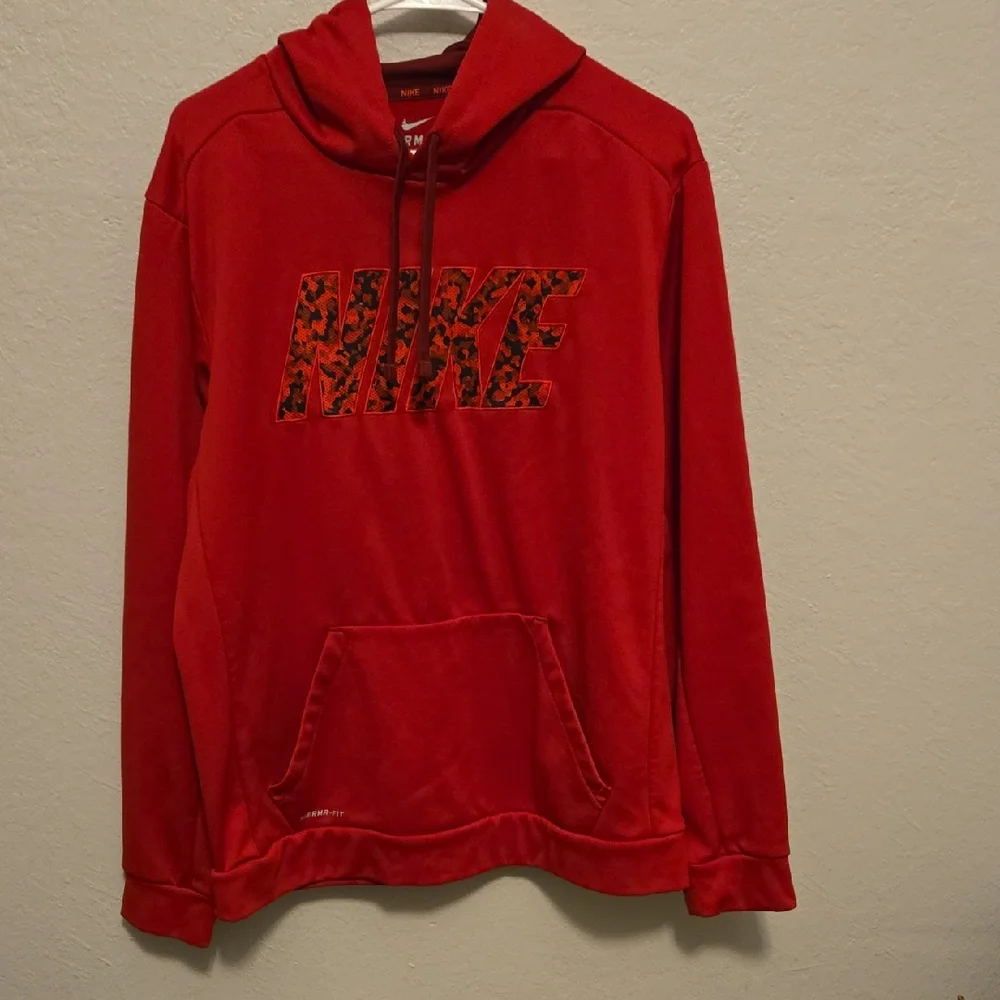 Nike Men's Therma-fit Red Hoodie